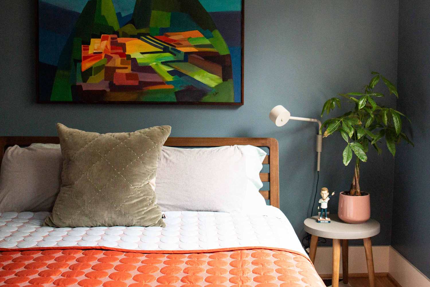 10 Reasons to Put a Bed in the Corner of Your Bedroom | Apartment Therapy